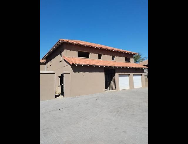 4 BEDROOM HOUSE FOR SALE IN FOURWAYS